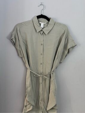 H&M Sage Green Button-Up Tie-Waist Blouse